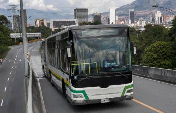 El acuerdo laboral de los conductores es del año 2013. Los buses operan desde 2011. FOTO manuel saldarriaga