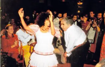 Estos son Totó y Gabo en la recepción posterior a la entrega del Nobel el 10 de diciembre de 1982. FOTO: Tomada de @totolamomposina en Instagram.