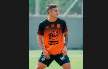 El volante de la Selección Colombia se mostró feliz de compartir con los jugadores, cuerpo técnico y directivos de Envigado. FOTO: Cortesía Envigado FC