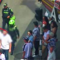 Momento de la captura de los tres hombres que suplantaron a agentes de la Sijín: FOTO: Cortesía