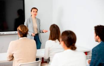 Cada vez más empresas en Colombia invierten en programas educativos como parte de su compromiso social. FOTO: GETTY