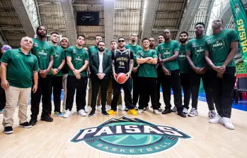 El artista Ryan Castro se unió en enero a Paisas Basketball y junto a J Balvin, Karol G, Blessd, Bad Bunny y Ozuna conforman una lista de artistas urbanos que se involucran con el deporte. FOTO: Jaime Pérez