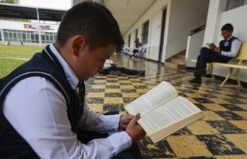 Las autoridades mantienen el monitoreo de las condiciones de seguridad en Santa Marta para garantizar la prestación del servicio educativo. FOTO: Manuel Saldarriaga Quintero.