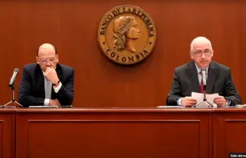 El ministro de Hacienda, Germán Ávila (izq.) y el gerente del Banco de la República, Leonardo Villar (der.) explicaron la decisión de tasas de interés tomada hoy. FOTO: Captura de video YouTube