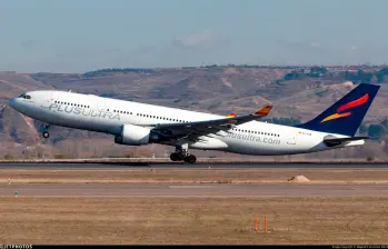 Plus Ultra suspenderá temporalmente sus vuelos a Colombia desde el 2 de junio por el aumento de los costos operativos y del combustible aéreo. FOTO tomada de X