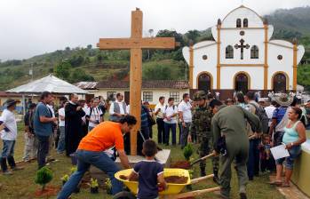 Monumento conmemorativo de las víctimas de la masacre en el corregimiento El Aro, de Ituango. FOTO: ARCHIVO EL COLOMBIANO.