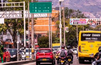 Las señales de tránsito de Medellín muestran el abandono en el que las dejaron
