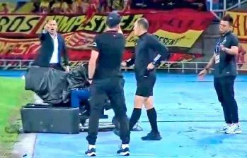 Tras los insultos entre Rafael Dudamel y Diego Raimondi, ambos se disculparon. El técnico argentino señaló que todo quedaba dentro del campo. FOTO X-@Borda_analista