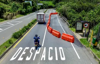 Según el Observatorio, los mayores retrasos se concentran en las obras viales y aeroportuarias. Aunque las vías reciben la mayor asignación, con $10,7 billones, a junio de 2026 solo se había ejecutado el 11,7% de esos recursos. En los proyectos aeroportuarios el avance es aún menor, con apenas el 5%. Foto: Archivo