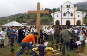 Monumento conmemorativo de las víctimas de la masacre en el corregimiento El Aro, de Ituango. FOTO: ARCHIVO EL COLOMBIANO.