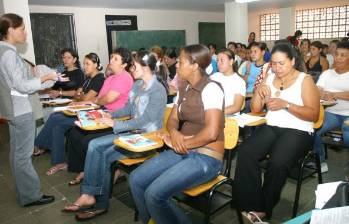 El concurso docente 2026 de la CNSC contempla inicialmente más de 28.000 vacantes para docentes de aula, rectores, coordinadores, directores rurales y docentes orientadores. FOTO: Hernán Chica López/Sergio López. 
