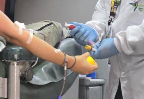 En diciembre de 2024 hubo 864 donantes de sangre. En el último mes de este año se espera igualar o, si es posible, superar la cifra. FOTO Cortesía Hospital San Vicente Fundación.