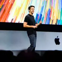 John Ternus asumirá como CEO de Apple tras la salida de Tim Cook en 2026. FOTO: CORTESÍA APPLE