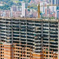 En la imagen, desarrollo inmobiliario en Bello, en donde durante las últimas décadas se han hecho más proyectos frente al estancamiento de Medellín. FOTO JUAN ANTONIO SÁNCHEZ