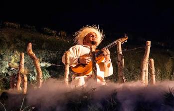 José Eduardo es uno de los músicos que está acompañando a Bad Bunny en su gira mundial. FOTO: @joseduardomusic en Instagram