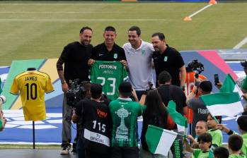 James Rodríguez durante su presentación a los hinchas en el Atanasio. FOTO CAMILO SUÁREZ