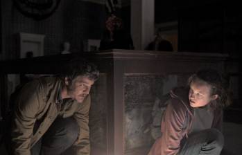 Pedro Pascal como Joel y Bella Ramsey como Ellie continúan en esta segunda temporada. FOTO Cortesía MAX