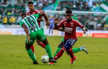 El extremo Jhon Edwin Montaño, de 19 años, es una de las grandes figuras que ha formado el Medellín en los últimos años. En 2025 firmó contrato con e Grupo City. Foto: Jaime Pérez