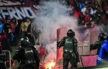 La final de la Copa BetPlay entre Deportivo Independiente Medellín y Atlético Nacional terminó en desmanes entre las dos barras. Foto: Andrés Camilo Suárez Echeverry