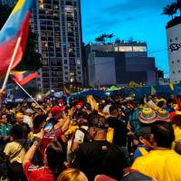 Los aficionados de la Selección Colombia llenaron las afueras del hotel en que se queda el equipo nacional en Miami. Foto: Juan Antonio Sánchez
