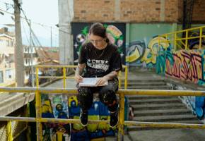 4 Elementos Eskuela es un proceso de formación gratuito que creado en el año 2003 por los integrantes de la agrupación artística Crew Peligrosos para promover y perpetuar los conceptos de la cultura Hip-Hop. Foto Colprensa/4Eskuela. 