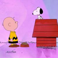Charlie y Snoopy, dos personajes entrañables de las historietas norteamericanas. FOTO: Cortesía Apple TV.