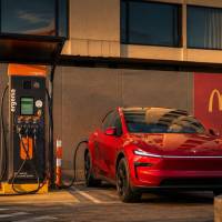 El mercado de vehículos electrificados mantuvo un fuerte ritmo de crecimiento en Colombia durante el primer semestre de 2026. De acuerdo con cifras de la Andi y Fenalco, entre enero y junio se matricularon 24.477 vehículos eléctricos y 44.605 híbridos, para un total de 69.082 unidades. FOTO: Cortesía.