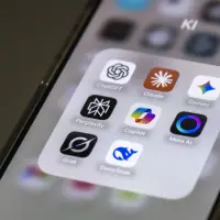 Nuevas aplicaciones de inteligencia artificial permiten organizar destinos, horarios y presupuestos desde una sola interfaz. FOTO: AFP