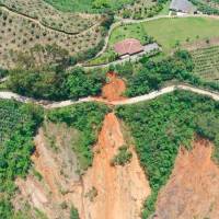 La Secretaría de Infraestructura de Antioquia ya adelanta acciones para contener la novedad y reabrir el paso lo más pronto posible. FOTO GOBERNACIÓN DE ANTIOQUIA