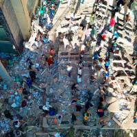 Estas son algunas de las imágenes que ha dejado el terremoto en Colombia, en Pereira varios edificios quedaron reducidos a escombros. FOTO MANUEL SALDARRIAGA 