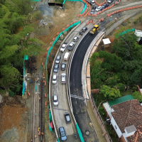 La obra contempla el mejoramiento y construcción de 2.4 kilómetros de vía, la construcción de puentes, así como la generación de nuevo espacio público y zonas verdes. Foto: Cortesía