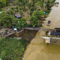 Tras el invierno así quedó el puente que une los dos extremos de San Juan de Urabá. Foto: Andrés Camilo Suárez Echeverry