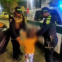 El niño fue encontrado solo por una patrulla de la Policía y al preguntarle sobre sus padres afirmó no saber dónde estaban. FOTO: Cortesía Alcaldía de Medellín