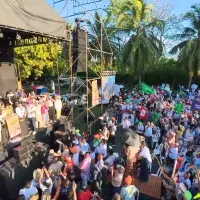 Cepeda en tarima, a cielo abierto, en Montería, Córdoba, pese a prohibición de ley antes de elecciones el 31 de mayo. Foto: tomada de video