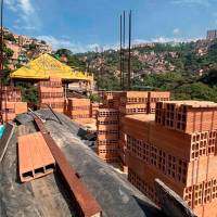 Las construcciones intervenidas estaban en un área cercana a las quebradas La Bermejala y Aguas Negras. FOTO: ALCALDÍA