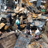 Así quedaron las viviendas, muchas de ellas de dos y tres plantas, que resultaron afectadas por el incendio registrado sobre las 8:30 p.m. del pasado domingo. FOTO: MANUEL SALDARRIAGA