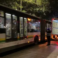 Las autoridades hicieron una redada para garantizar el respeto por el carril exclusivo del Metroplús. FOTO: Cortesía Alcaldía de Medellín