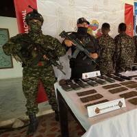 Los cuatro hombres dejaron una ametralladora, cuatro fusiles y más de 800 unidades de munición. Foto: cortesía.