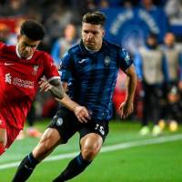 Luis Díaz intentó en ataque, pero su equipo no logró los goles necesarios para remontar la serie. FOTO AFP