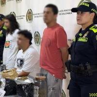 A los tres capturados por estos hechos se les incautaron más de siete kilos de drogas que iban a ser comercializados en entornos con alta presencia de menores de edad. FOTO: CORTESÍA POLICÍA METROPOLITANA