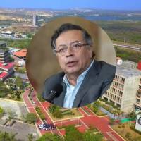 El rector Danilo Hernández, que busca reelegirse, alertó una “posible toma” de la institución por grupos externos en Barranquilla. FOTO: U. Atlántico, captura de video y Presidencia
