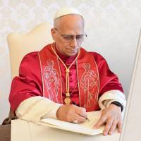El papa León afirmó que la publicación de su primera encíclica será el 25 de mayo. FOTO: Vatican News.