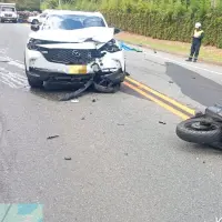 La vía en el sector Fizebad terminó completamente cerrada durante varias horas. FOTO: CORTESÍA POLICÍA
