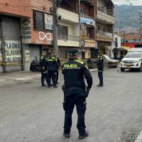 En este punto del barrio Caribe, de Medellín, ocurrió la explosión que dejó dos lesionados. Encontraron evidencias de que era un local donde se fabricaban artefactos. FOTO: CORTESÍA