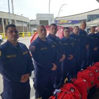 Estos fueron los ocho bomberos de Envigado que viajaron a Venezuela para apoyar las labores de búsqueda y rescate en la emergencia. FOTO: CORTESÍA BOMBEROS DE ENVIGADO