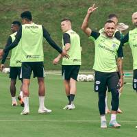 Andrés Sarmiento y Edwin Cardona, en el inicio de trabajos de Nacional de cara a la temporada 2026. FOTO CORTESÍA ATLÉTICO NACIONAL