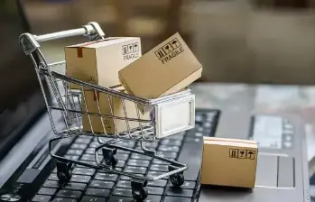 Algunas plataformas utilizan estrategias que buscan que el usuario compre, acepte condiciones o entregue información rápidamente, en lugar de permitirle evaluar las opciones con tranquilidad. Foto: iStock