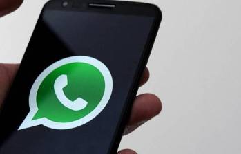 Los estafadores están usando la opción de compartir pantalla en WhatsApp para acceder a datos personales y bancarios de sus víctimas, según advirtió la Policía Nacional. FOTO: COLPRENSA