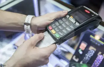 Habrá nuevos cambios en los pagos con datáfono en Colombia. FOTO: EDWIN BUSTAMANTE