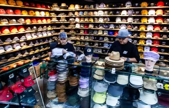 Las gorras, a la cabeza de la moda urbana en Medellín, representan 40% de las ventas